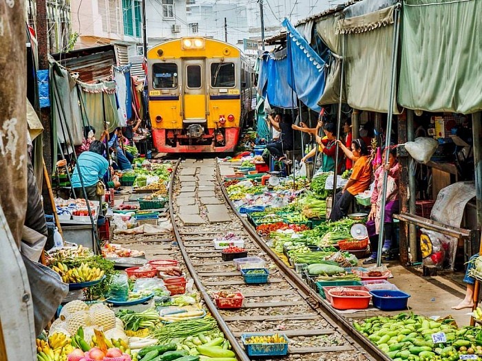 booking City Tour in Bangkok one day trip to Talad Rom Hub Damnoen Saduak Floating Market Damnoen Saduak Elephant Camp