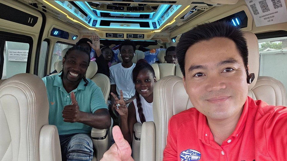 luxury van rental bangkok