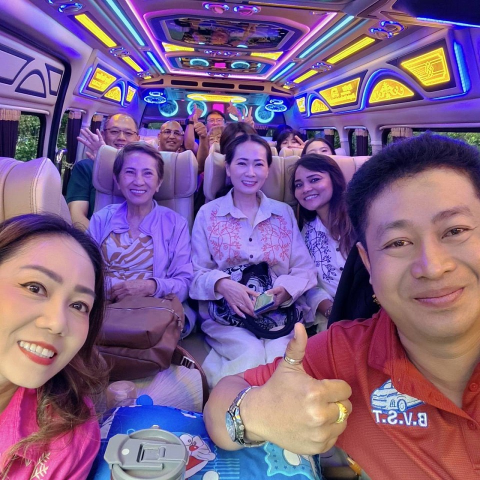luxury van rental bangkok