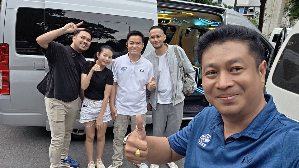 luxury van rental bangkok