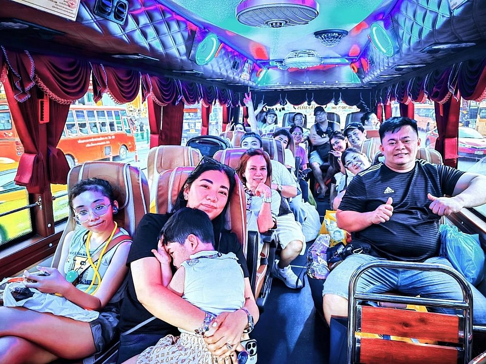 luxury van rental bangkok